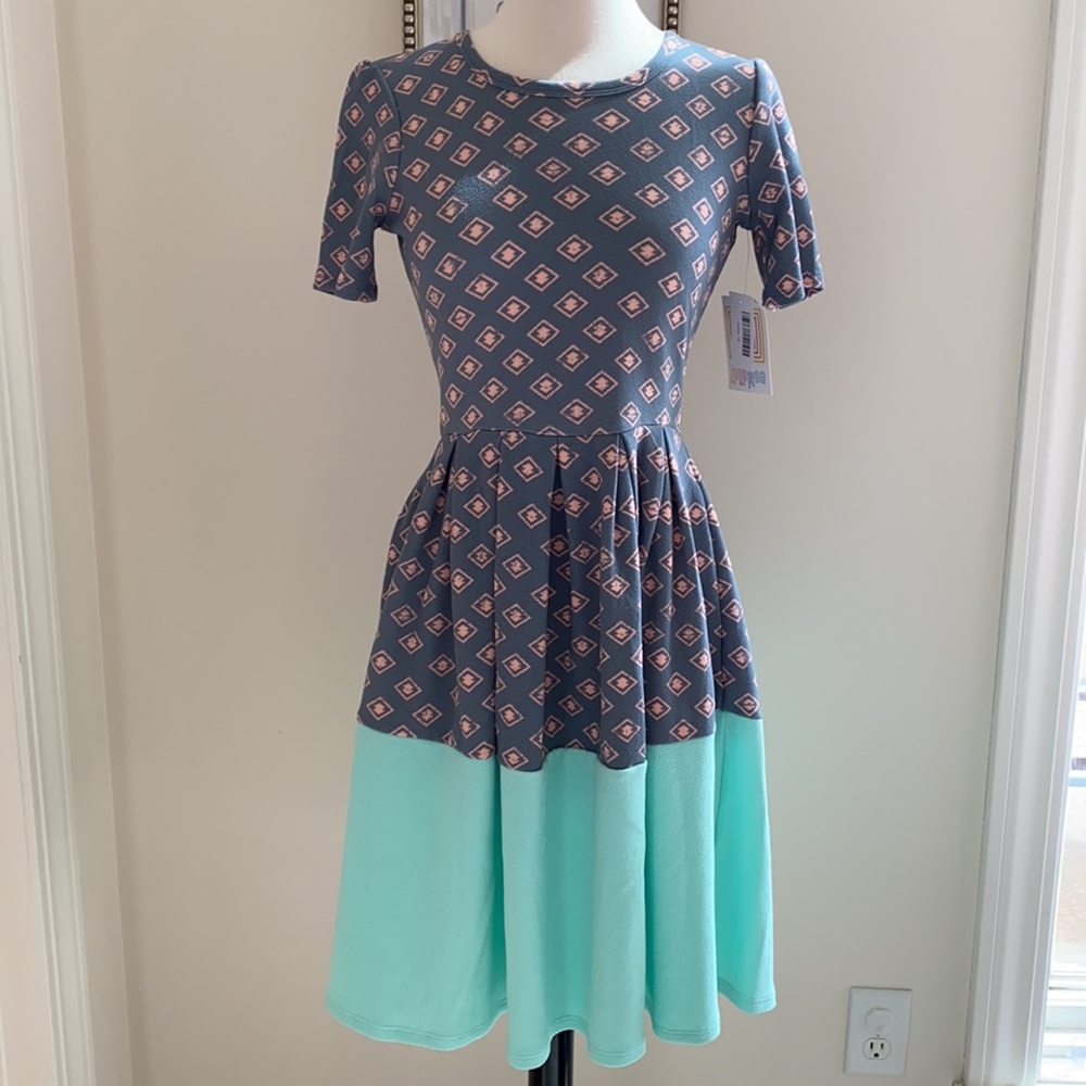 • Lularoe Amelia Dress •